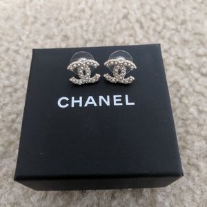 Chanel turnlock pearl earrings